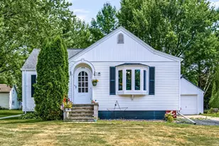 614 Park Ave, Stanley, WI 54768 - Photo 2
