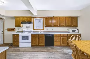 614 Park Ave, Stanley, WI 54768 - Photo 16