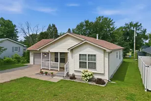 1012 Bartlett Ave, Altoona, WI 54720 - Photo 2