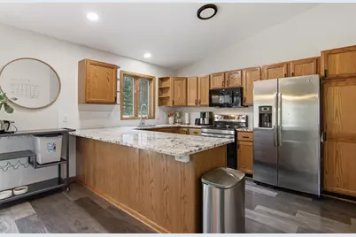 511 S Beach Drive, Altoona, WI 54720 - Photo 8