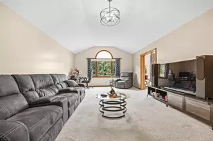 4414 Crest Ct, Eau Claire, WI 54701 - Photo 8
