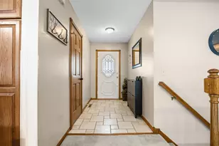 4414 Crest Ct, Eau Claire, WI 54701 - Photo 6