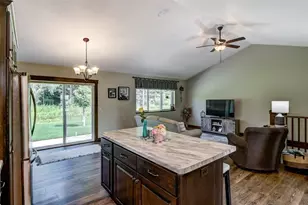 1868 Willow Creek Pkwy, Chippewa Falls, WI 54729 - Photo 8