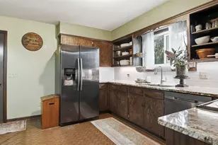 1819 Grandview Dr, Eau Claire, WI 54703 - Photo 4
