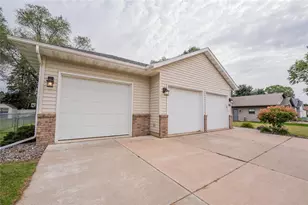 1704 Sierra Dr, Eau Claire, WI 54701 - Photo 44