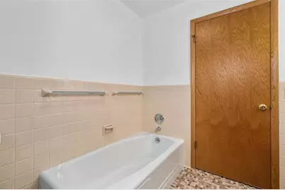 703 E Grant Avenue, Eau Claire, WI 54701 - Photo 24