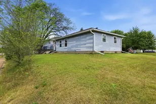 2124 Edgewood Ln, Eau Claire, WI 54703 - Photo 26