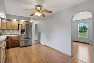 2124 Edgewood Ln, Eau Claire, WI 54703 - Photo 6