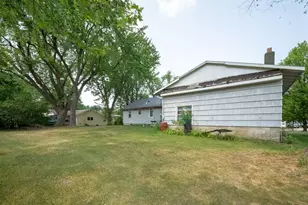 1135 Mansfield St, Chippewa Falls, WI 54729 - Photo 2