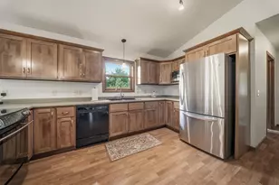 913 Bridgewater Ave, Chippewa Falls, WI 54729 - Photo 12