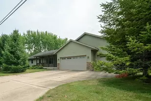 913 Bridgewater Ave, Chippewa Falls, WI 54729 - Photo 2