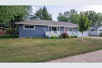 1905 E Lexington Boulevard, Eau Claire, WI 54701 - Photo 2