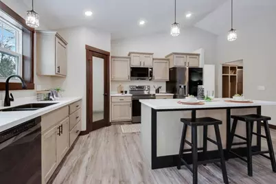 9084 S 24th Avenue, Eau Claire, WI 54703 - Photo 10