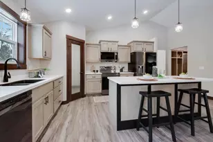9084 S 24th Ave, Eau Claire, WI 54703 - Photo 10