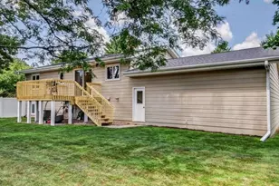 903 Pamela Pl, Eau Claire, WI 54701 - Photo 4
