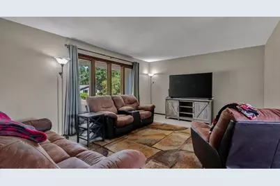 903 Pamela Place, Eau Claire, WI 54701 - Photo 6