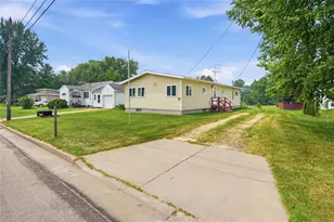 706 Stone St, Augusta, WI 54722 - Photo 4