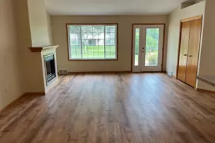 4326 W Robin Meadows Ln, Eau Claire, WI 54701 - Photo 6