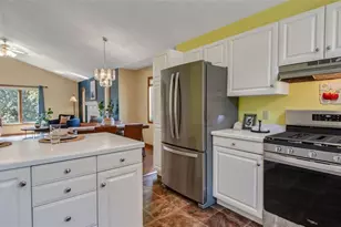 415 Hewitt St, Eau Claire, WI 54703 - Photo 8
