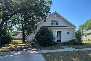 915 Miles St, Chippewa Falls, WI 54729 - Photo 2
