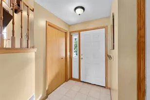 221 La Mans Ln, Eau Claire, WI 54703 - Photo 6