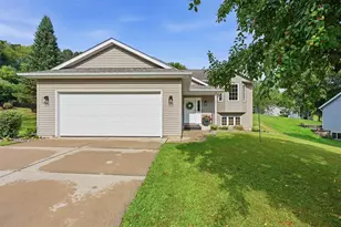 221 La Mans Ln, Eau Claire, WI 54703 - Photo 2