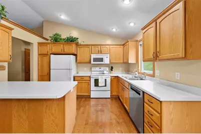 221 La Mans Lane, Eau Claire, WI 54703 - Photo 14