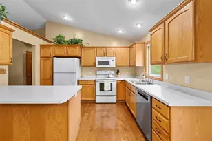 221 La Mans Ln, Eau Claire, WI 54703 - Photo 14