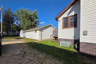 328 Maple St, Glenwood City, WI 54013 - Photo 4