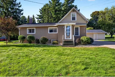 1402 E Blodgett Street, Marshfield, WI 54449 - Photo 2