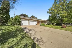 701 Leonard Dr, Eau Claire, WI 54703 - Photo 2