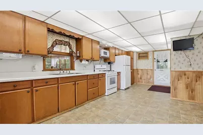 529 W Maple Street, Stanley, WI 54768 - Photo 6