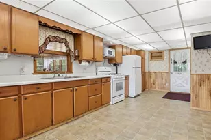 529 W Maple St, Stanley, WI 54768 - Photo 6