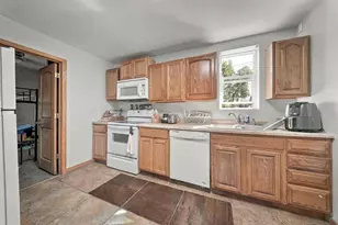 317 Earl St, Eau Claire, WI 54703 - Photo 10