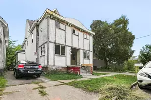 317 Earl St, Eau Claire, WI 54703 - Photo 2