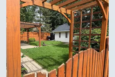 932 Sawyer Street, Oshkosh, WI 65250 - Photo 4