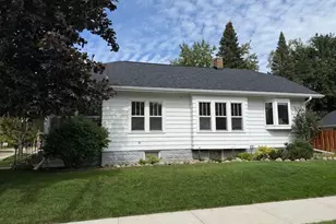 932 Sawyer St, Oshkosh, WI 65250 - Photo 2