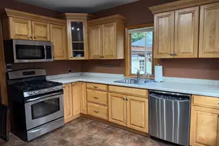 932 Sawyer St, Oshkosh, WI 65250 - Photo 8