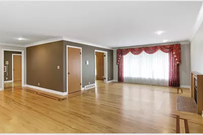 404 W Macarthur Avenue, Eau Claire, WI 54701 - Photo 4