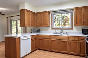 1800 White Oak Dr, Eau Claire, WI 54703 - Photo 4