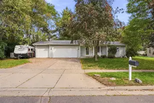 2704 Hemlock Ln, Eau Claire, WI 54703 - Photo 2