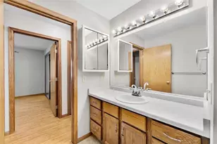 2704 Hemlock Ln, Eau Claire, WI 54703 - Photo 14