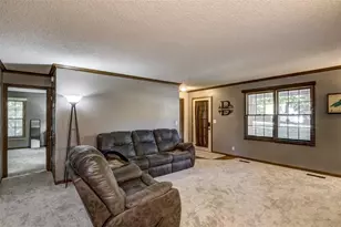 4610 Woodstock Ct, Eau Claire, WI 54701 - Photo 4