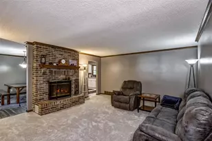 4610 Woodstock Ct, Eau Claire, WI 54701 - Photo 2