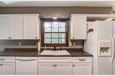 4610 Woodstock Court, Eau Claire, WI 54701 - Photo 10