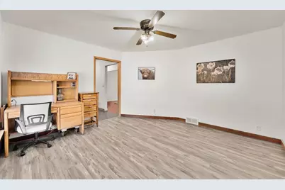 1703 Lloyd Avenue, Eau Claire, WI 54701 - Photo 4