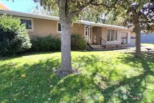 506 Pease St, Augusta, WI 54722 - Photo 4