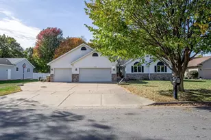 2922 Wayland Ct, Eau Claire, WI 54703 - Photo 14