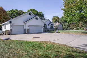 2922 Wayland Ct, Eau Claire, WI 54703 - Photo 12