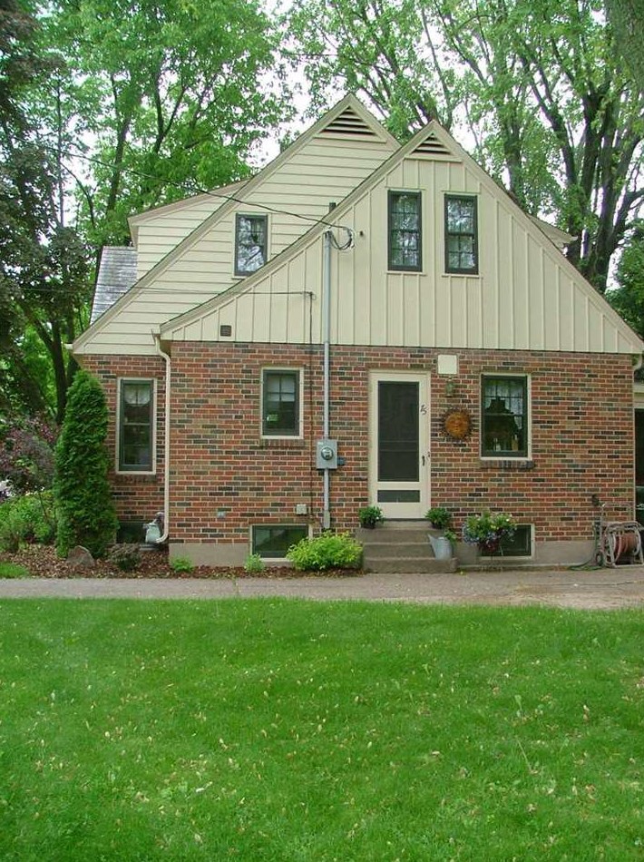 75 Pearl St, Clintonville, WI 54929-1260